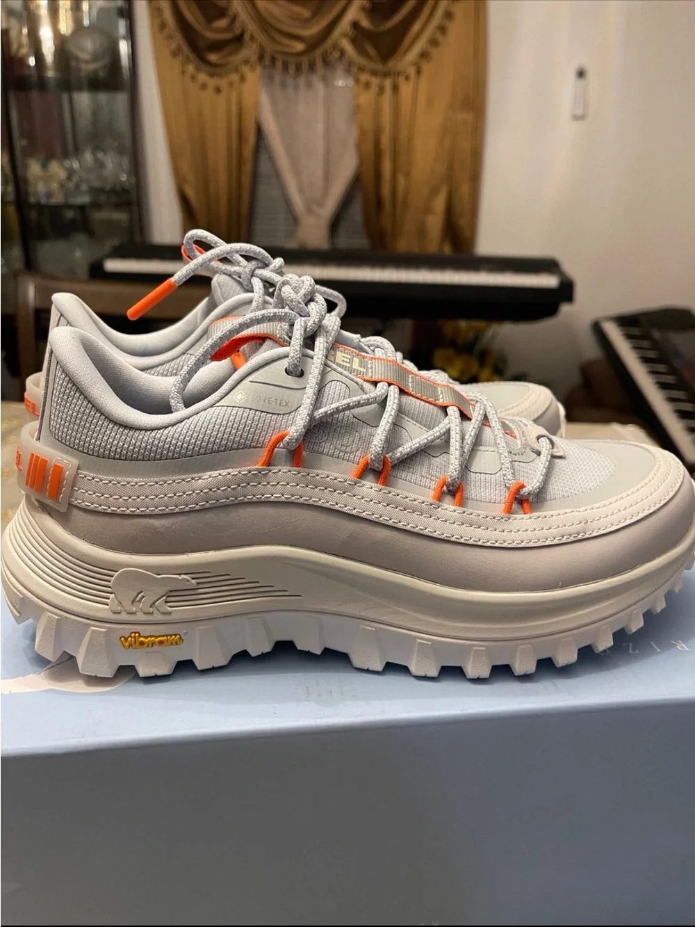NWB Sorel women’s callsign horizon low GTX round toe white&orange sneaker size11